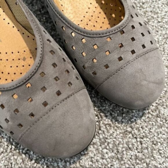 Gabor Ballet Flats Leather Perforated Comfort Classic Round Toe Gray/Tan Sz. 9.5 - Picture 4 of 8